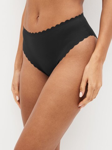 Slip di Next in nero: frontale