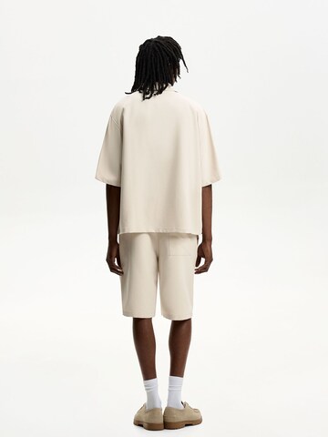 Comfort fit Camicia di Bershka in beige