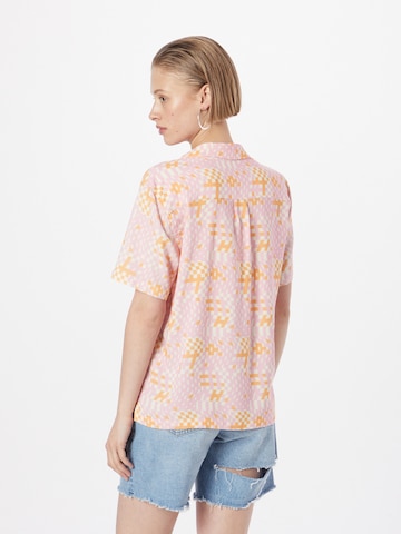 Brava Fabrics Blus 'Dizzy Aloha' i rosa
