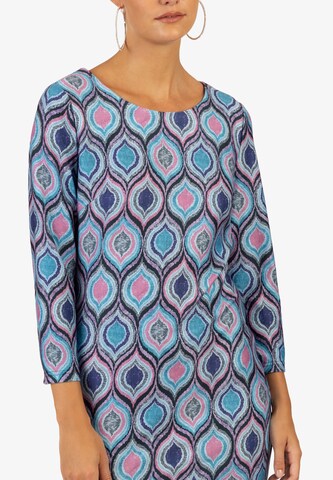 Rochie de la APART pe albastru