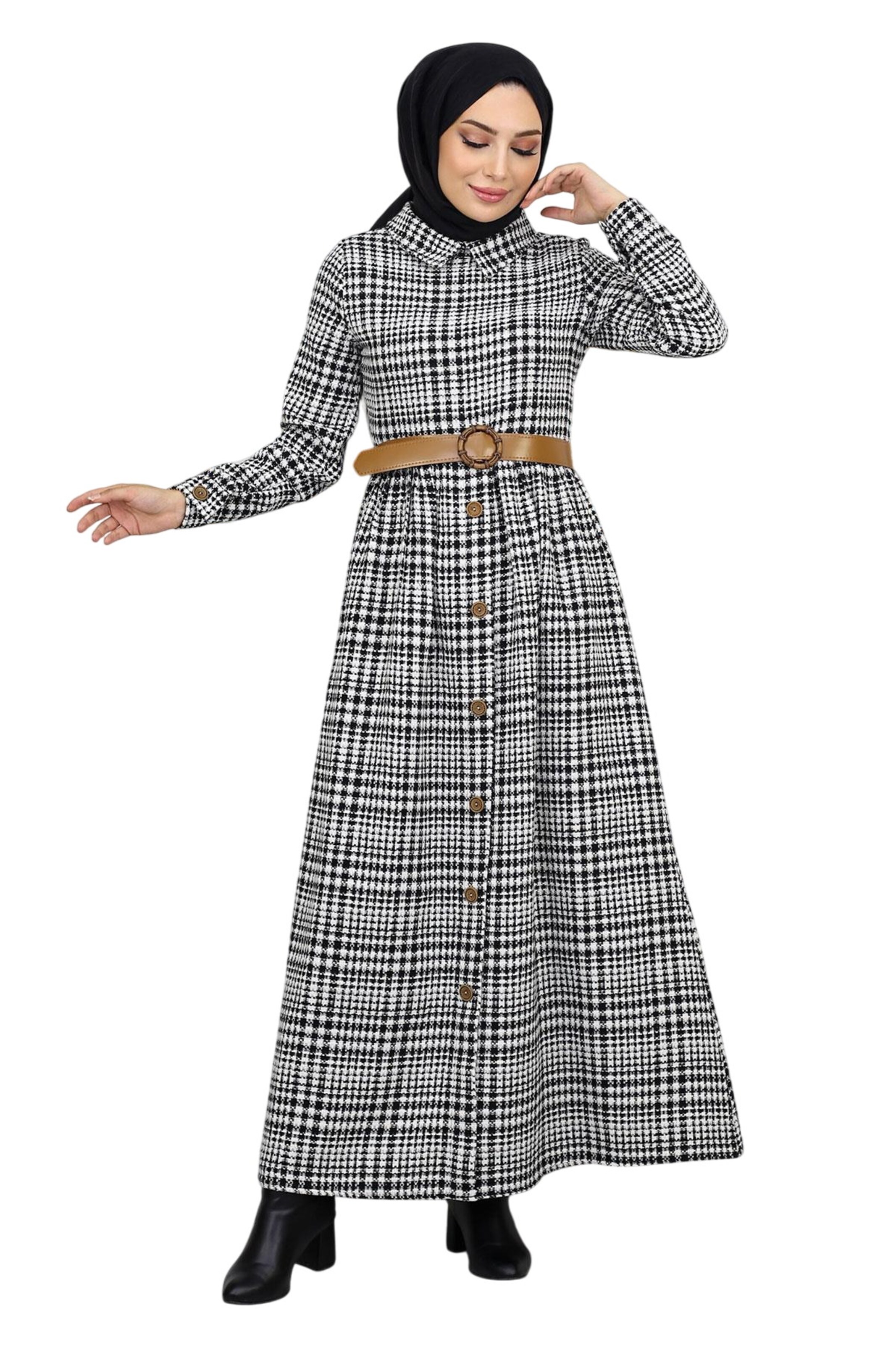 MODAMIHRAM Jurk in Zwart: voorkant