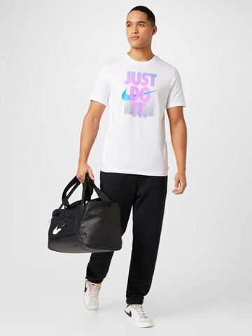 T-Shirt Nike Sportswear en blanc