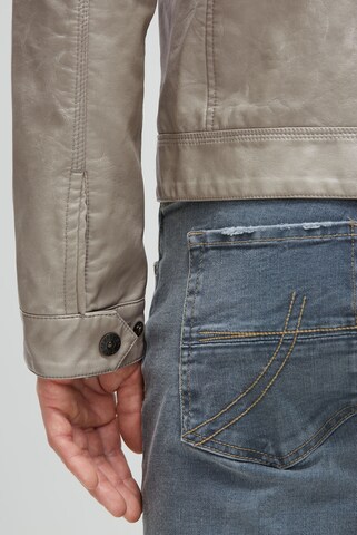 CAMP DAVID Between-Season Jacket in Grey: front