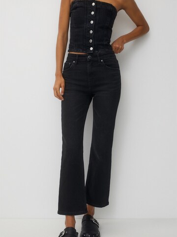 Pull&Bear Flared Jeans in Black: front