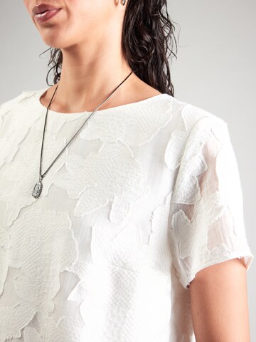 Bluză de la MORE & MORE pe alb