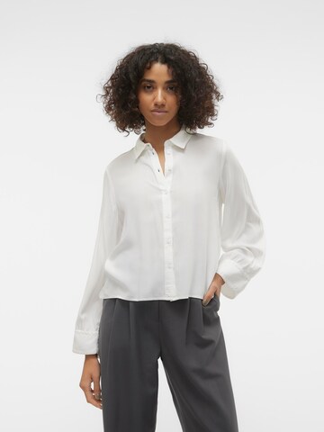 Chemisier 'BUMPY' VERO MODA en blanc : devant