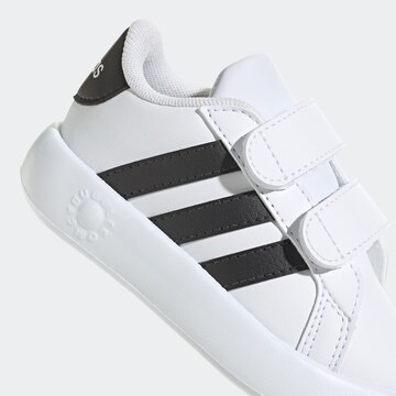 Scarpa sportiva 'Grand Court 2.0' di ADIDAS ORIGINALS in bianco
