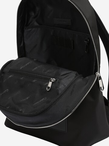 Calvin Klein - Mochila em preto