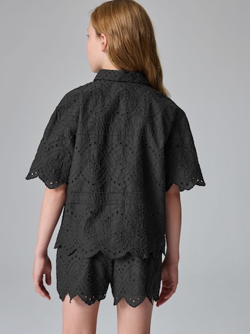 smALLSAINTS Set in Black