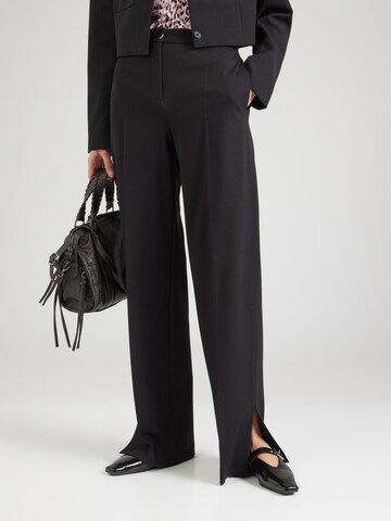Loosefit Pantaloni con pieghe 'Tilda7' di BOSS in nero: frontale