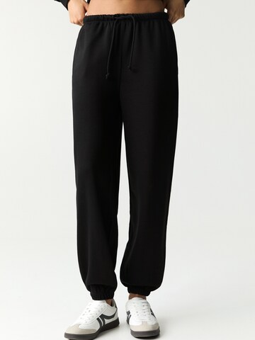 Pull&Bear Tapered Broek in Zwart: voorkant