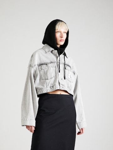 Calvin Klein Jeans Přechodná bunda – šedá: přední strana