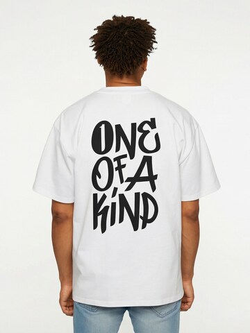 One of a kind Shirt 'Essential.0001' in Weiß: Vorderseite