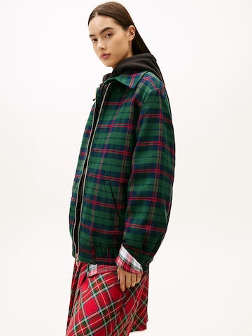 Tommy Jeans Φθινοπωρινό και ανοιξιάτικο μπουφάν σε πράσινο