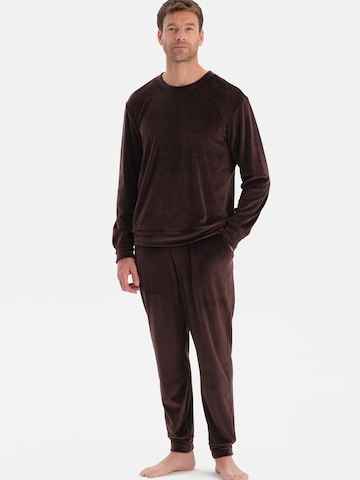 Pyjama long Dagi en marron : devant