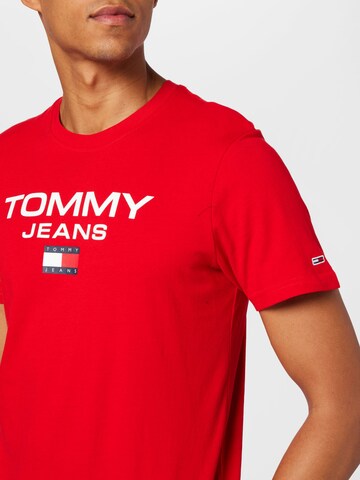 Tricou de la Tommy Jeans pe roșu