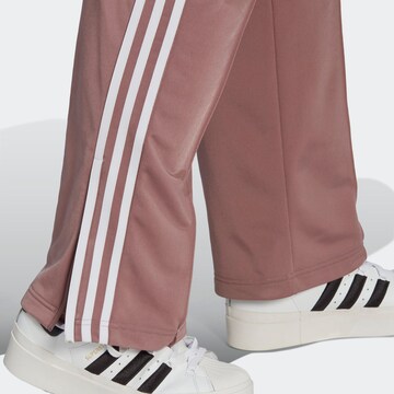 Loosefit Pantalon 'Adicolor Classics Firebird Primeblue ' ADIDAS ORIGINALS en marron