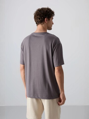 Tommy Life Shirt in Grey