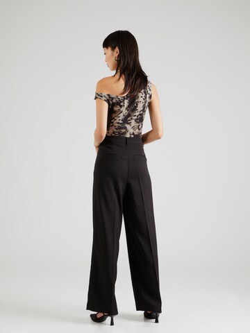 Wide leg Pantaloni con pieghe 'RITA' di VERO MODA in nero
