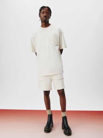 ABOUT YOU x Kingsley Coman Bluser & t-shirts 'Elia' i hvid