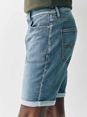 Next Regular Shorts in Blau