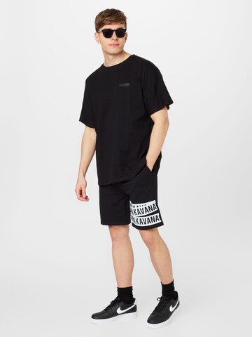 Gianni Kavanagh - Camiseta 'IDGAF' en negro