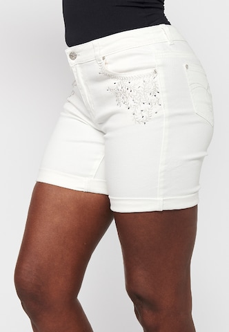 KOROSHI Slimfit Shorts in Weiß