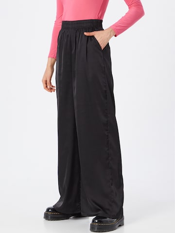 Urban Classics Wide leg Broek in Zwart: voorkant