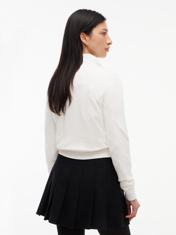 balta Tommy Jeans Megztinis 'ESSENTIAL'