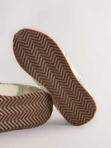 Baskets Next en beige