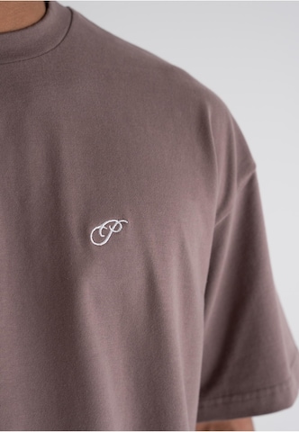 T-Shirt 'Grand Resort' Prohibited en gris