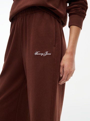 Tommy Jeans - Pierna ancha Pantalón 'ESS' en marrón