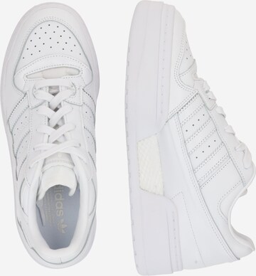 ADIDAS ORIGINALS - Sapatilhas baixas 'Forum Xlg' em branco