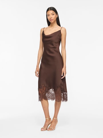 Robe de soirée 'VISAbel' VILA en marron