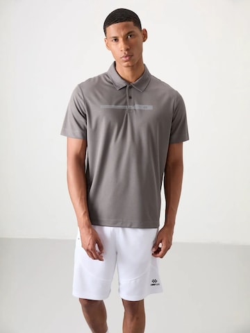 Tommy Life Performance shirt in Grey: front
