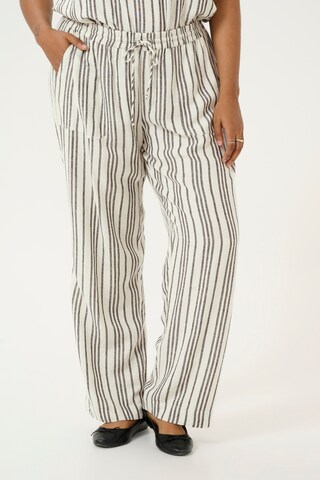 Loosefit Pantalon 'Mille' KAFFE CURVE en beige : devant