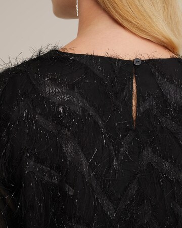 Bluză de la WE Fashion pe negru