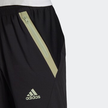 Tapered Pantaloni sportivi 'Designed for Gameday' di ADIDAS SPORTSWEAR in nero