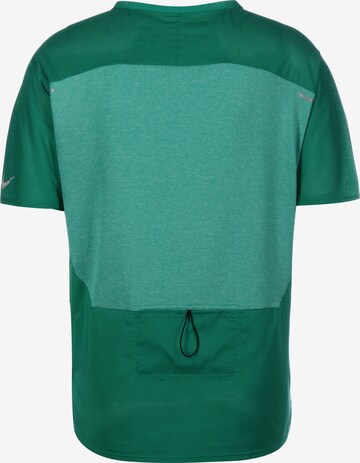 T-Shirt fonctionnel 'Run Division' NIKE en vert