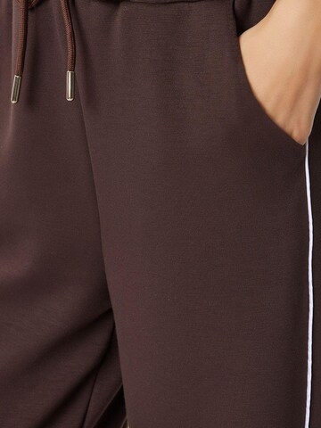 Wide leg Pantaloni di Happiness İstanbul in marrone