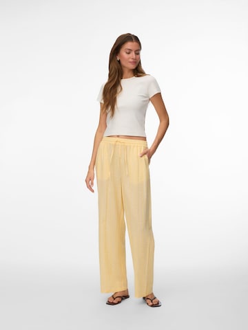 Regular Pantalon 'VMELENA' VERO MODA en jaune