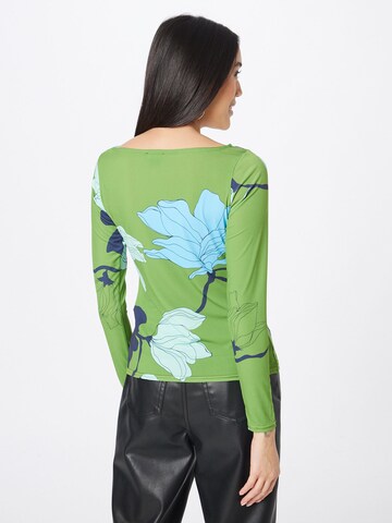 Tricou de la Karen Millen pe verde