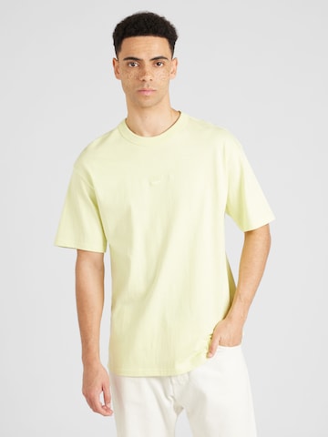 Nike Sportswear Shirt 'ESSNTL' in Geel: voorkant