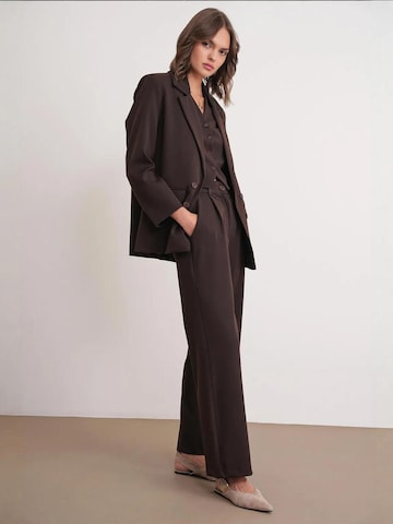 Wide leg Pantaloni con pieghe di MixRay in marrone