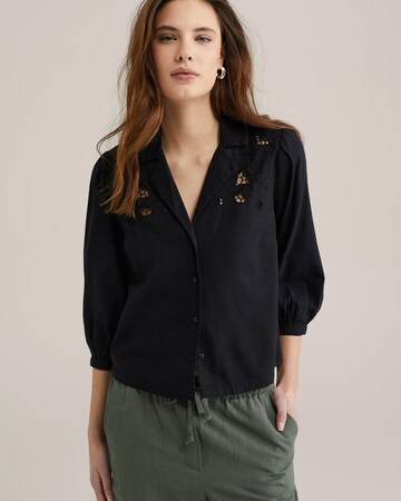 WE Fashion Blouse in Black: front