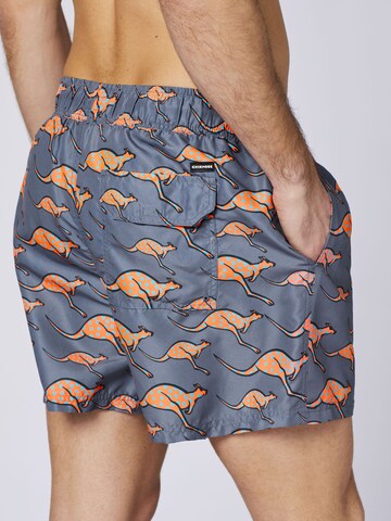 CHIEMSEE Board Shorts ' mit Kängurumotiv ' in Grey