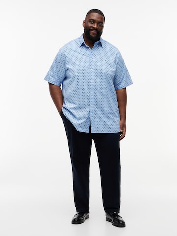 Tommy Hilfiger Big & Tall Regularny krój Koszula w kolorze niebieski