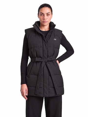 V!BE STUD!OS Weste 'PUFFER' in Schwarz: Vorderseite