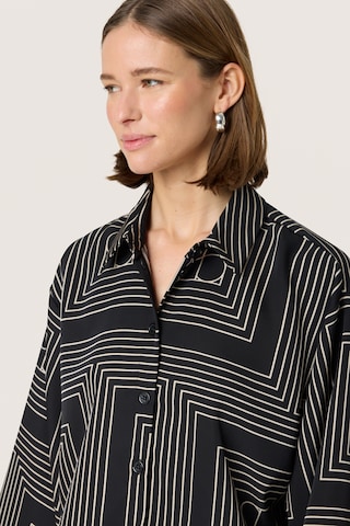 SOAKED IN LUXURY Shirt in Zwart