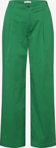 Marie Lund Pants in Green: front